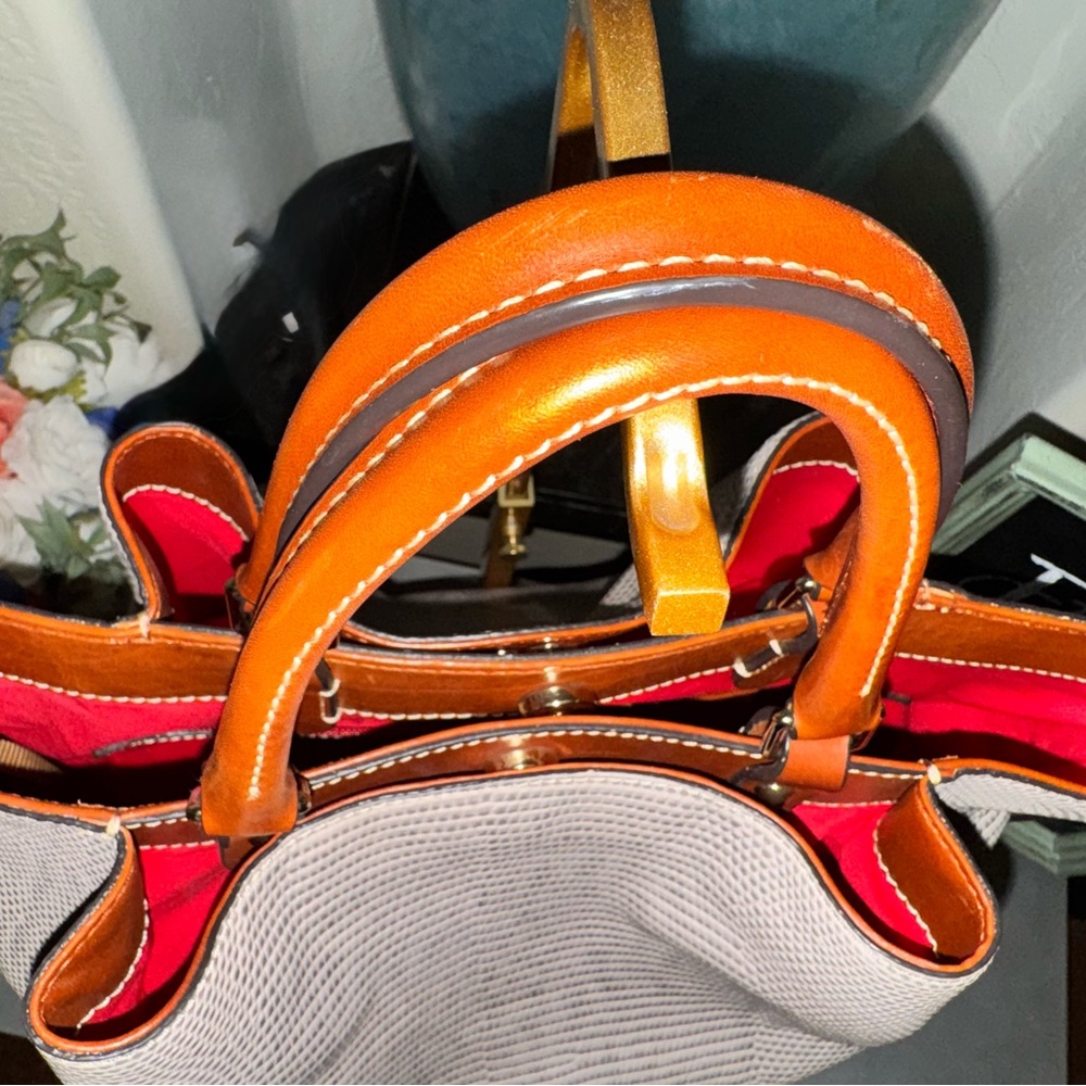 Dooney & Bourke Lizard Embossed Large Leather Barlow convertible bag - like New - Picture 6 of 16